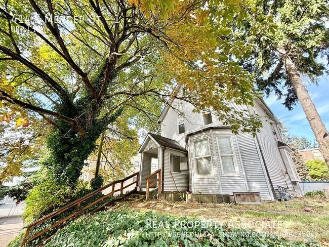 Building Photo - 414 E Mercer St Unit 1