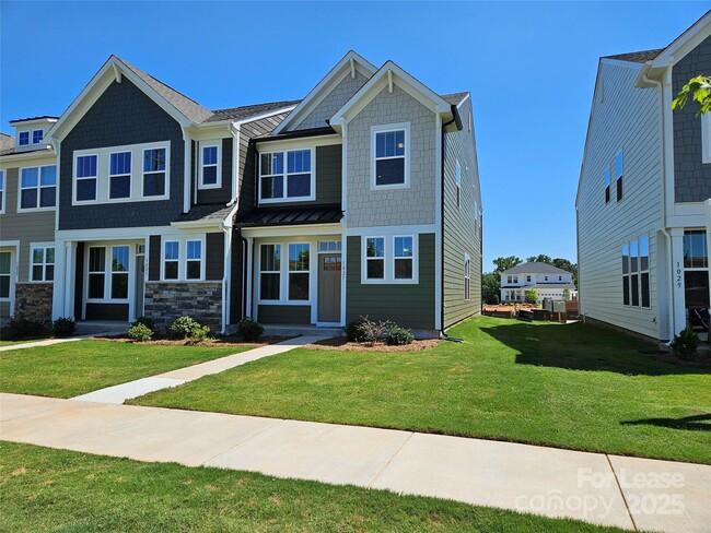 Photo - 1027 S Point Rd Townhome