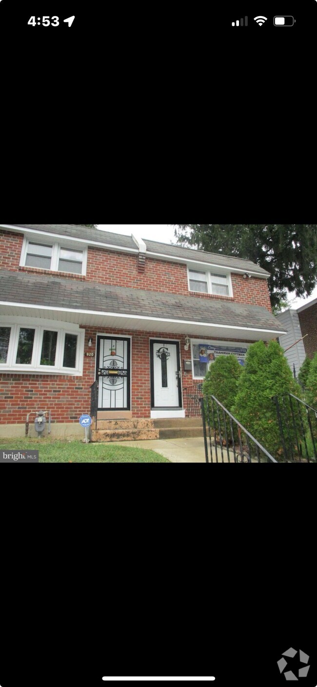 Building Photo - 922 E 18th St Rental