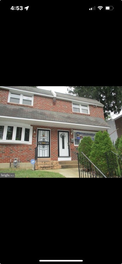 Photo - 922 E 18th St House