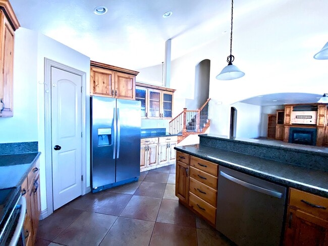 Photo - 2410 E View Dr