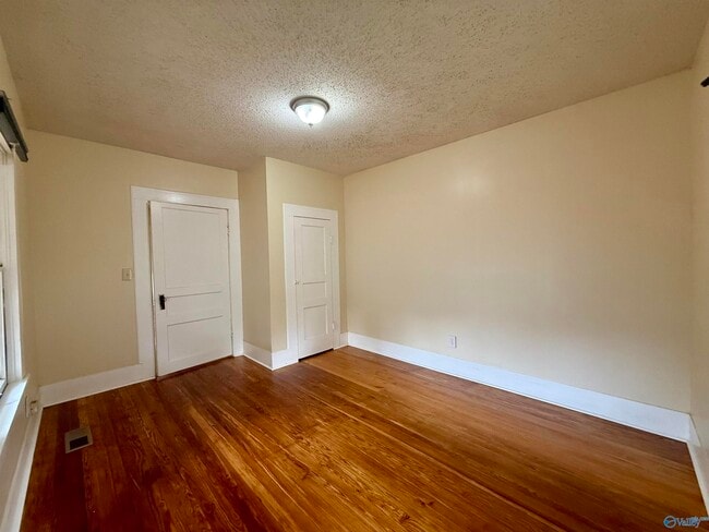 Photo - 1302 Clinton Ave E