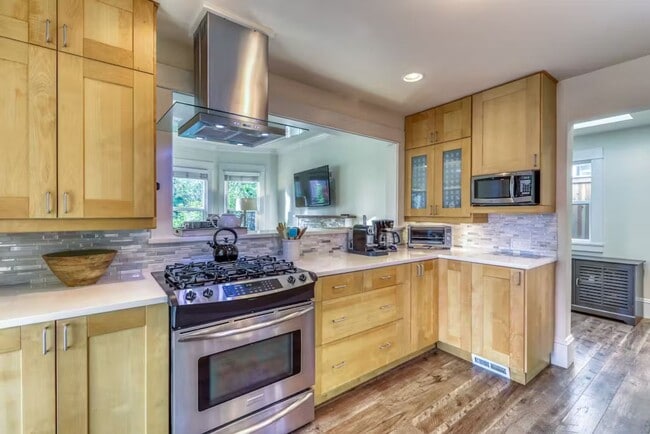 Photo - 2bd/1.75ba Seattle Home
