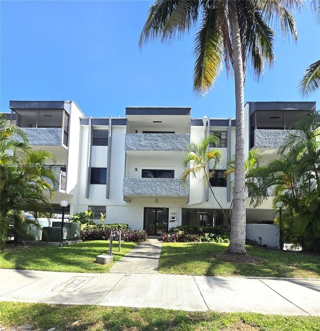 Building Photo - 3582 NE 171 St Unit 307