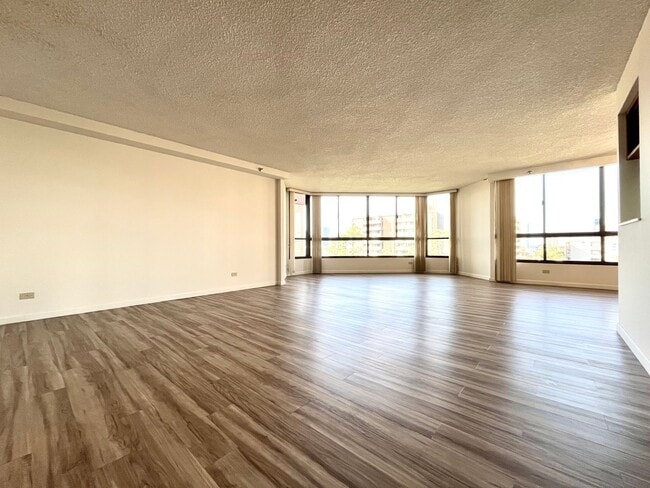 Building Photo - Punchbowl- Continental Plaza: Large 2BR, 2... Unit 501