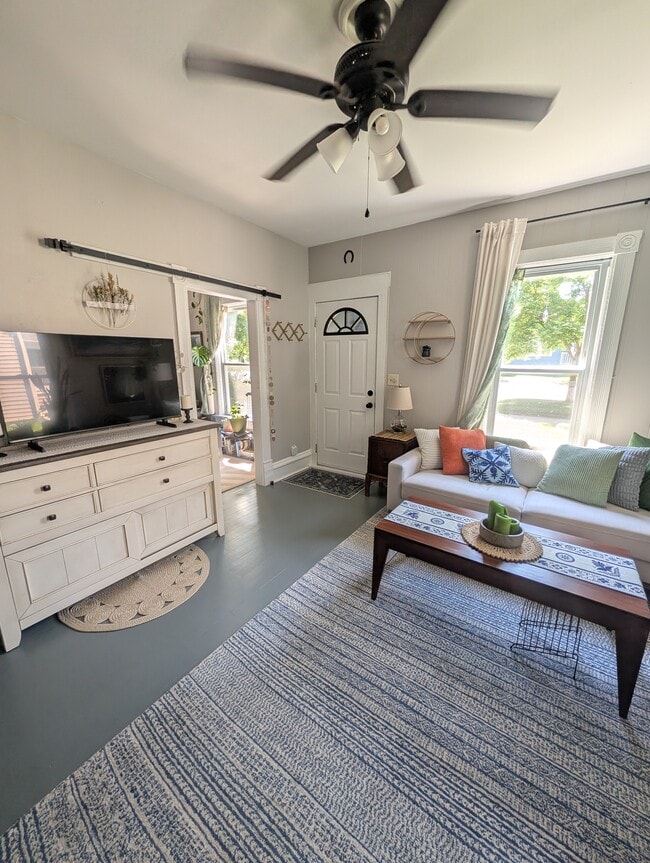 Photo - 2242 Dixon St