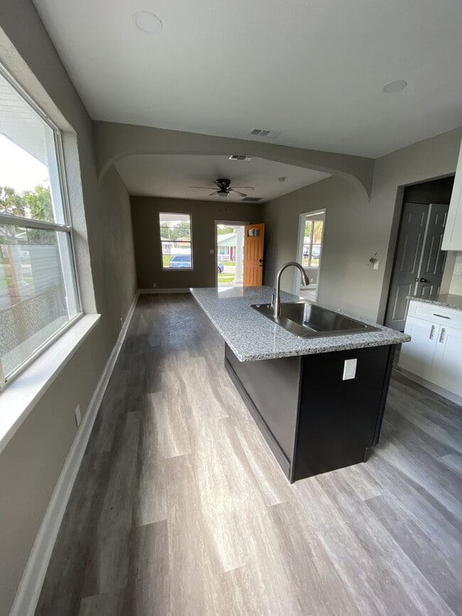 Kitchen - 1611 E 18th Ave