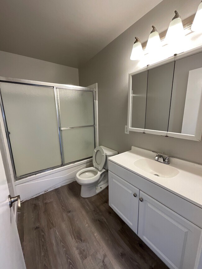 Photo - Lawrence Arms Apartments