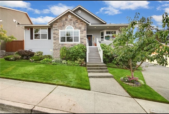 Building Photo - 17111-17111 111th St E