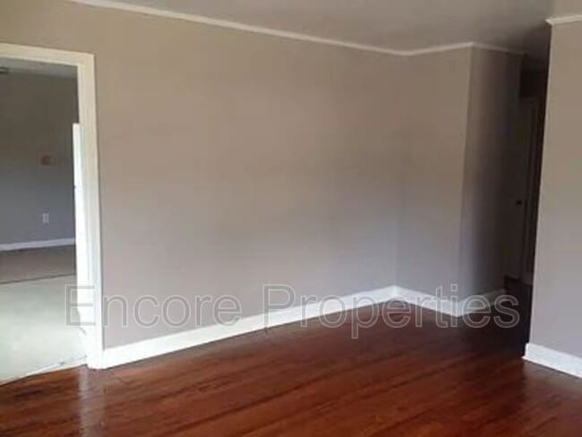 Photo - 533 Spaulding St