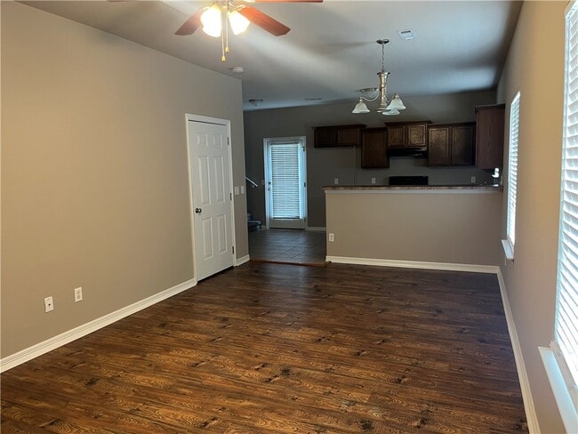 Photo - 901 W Laura St