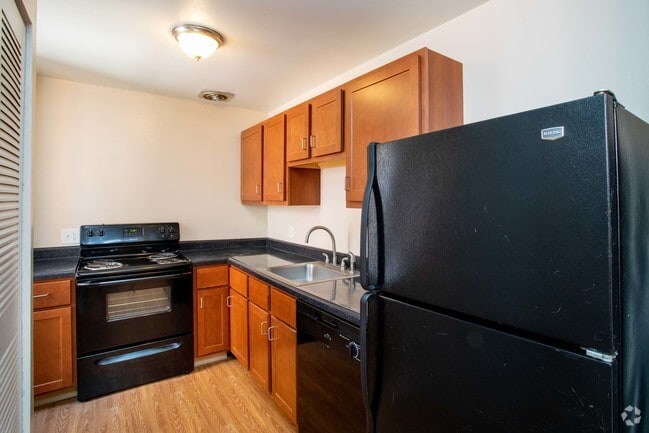 1BR, 1BA - 791 SF