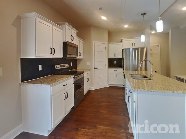 Photo - 124 Lucerne Ln