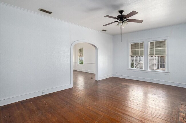 Photo - 117 Merrick St