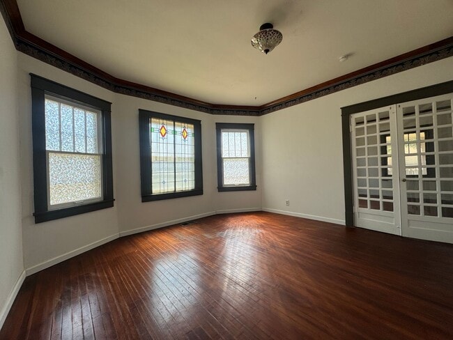 Photo - 707 W 5th St