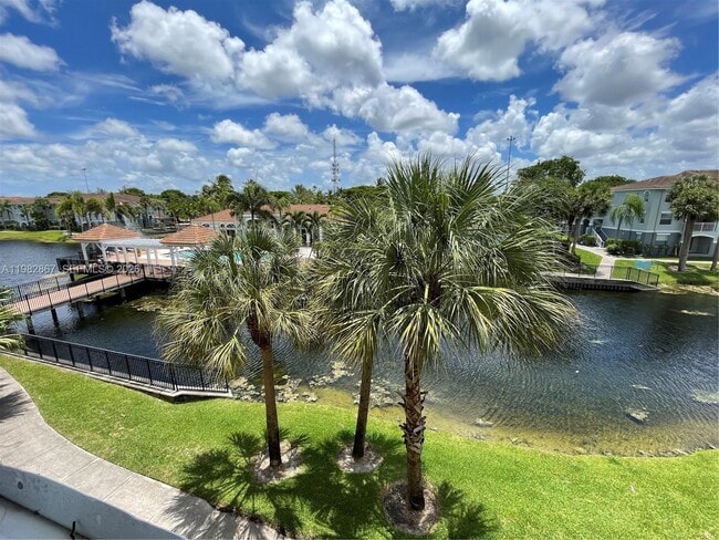 Building Photo - 9640 NW 2nd St Unit 5-305