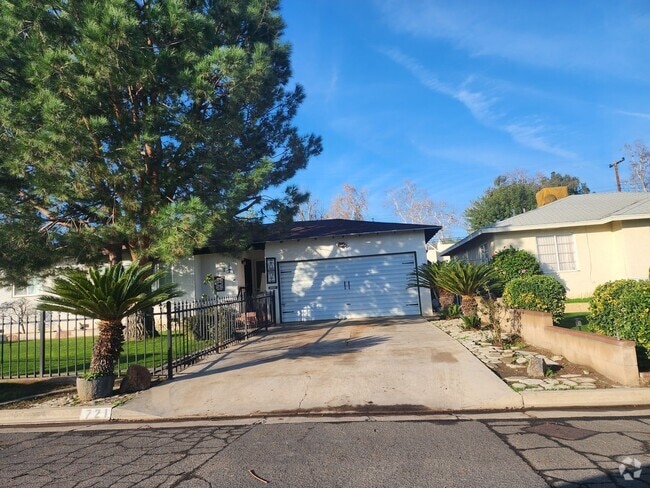 Building Photo - SW-Bakersfield 3 bedrooms 1 baths Rental