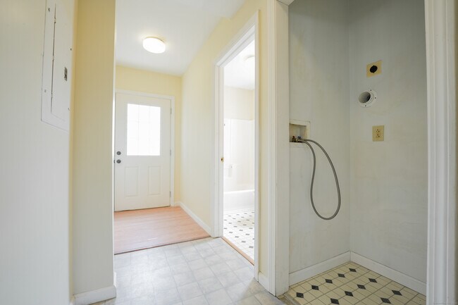 Photo - 24 Burr Ave Unidad 2