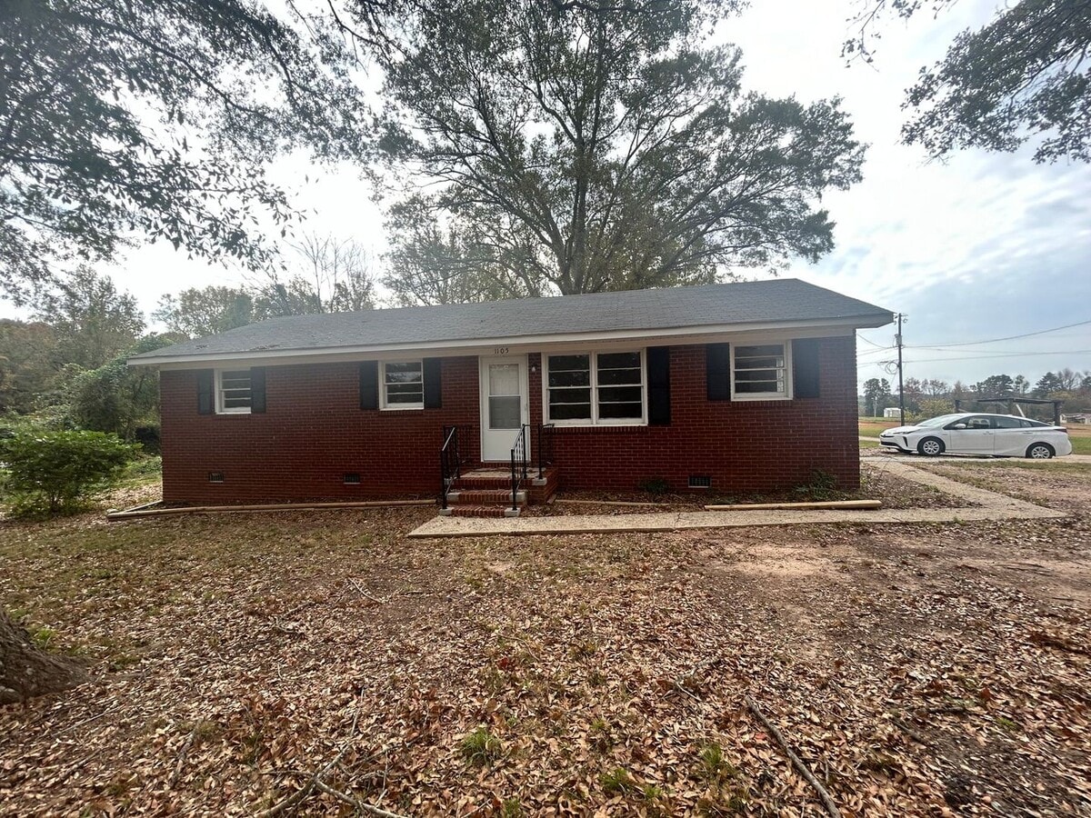 4-Bedroom, 1-Bath Home in Sharon, SC - 4-Bedroom, 1-Bath Home in Sharon, SC