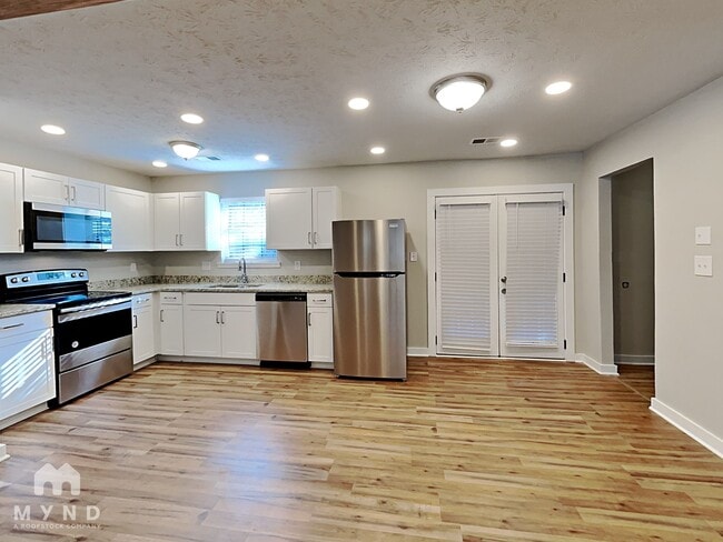 Photo - 325 Morris Dr SE