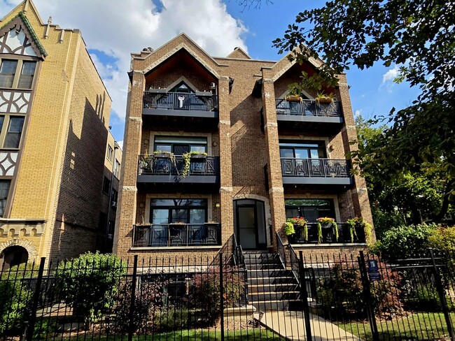 Building Photo - 4203 N Kedvale Ave Unit 4N