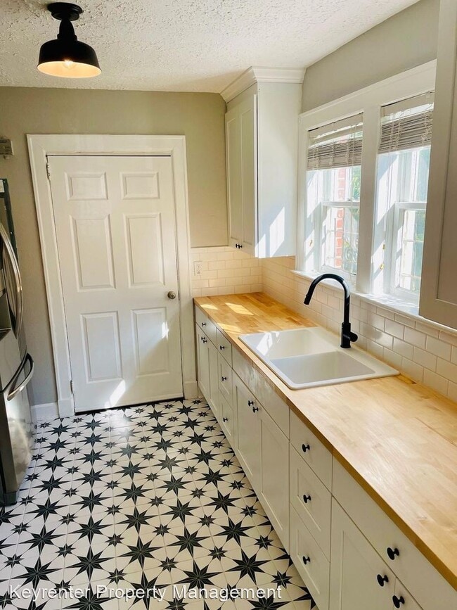 2 br, 1 bath House - 2589 Park Street - 2 br, 1 bath House - 2589 Park Street