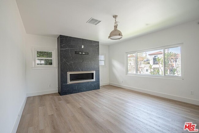 Photo - 1040 N Crescent Heights Blvd