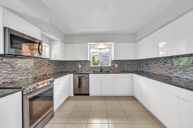 Photo - 2812 NE 27th St