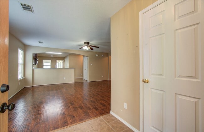 Photo - 610 Kiley Dr