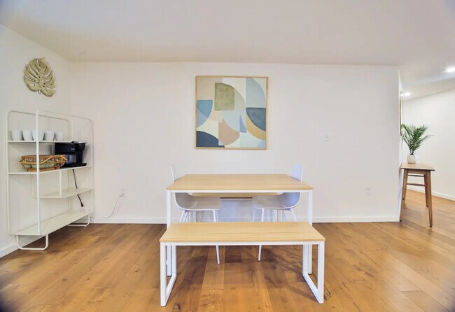 Dining - 2249 Grove St