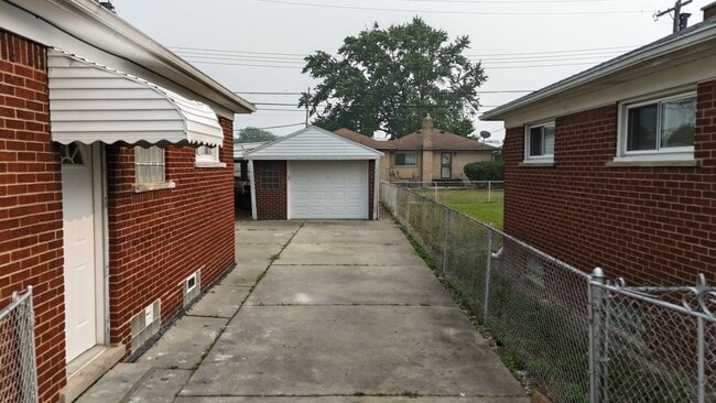 Photo - 18536 Holland Ave