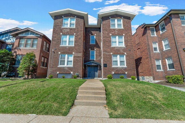MOSAIC - 729 Westgate - Now Leasing 2027/2028