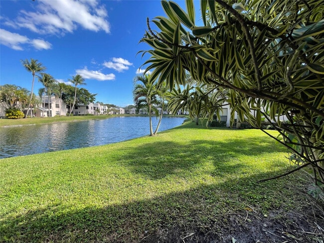 Building Photo - 3350 NW 47th Ave Unit 3273