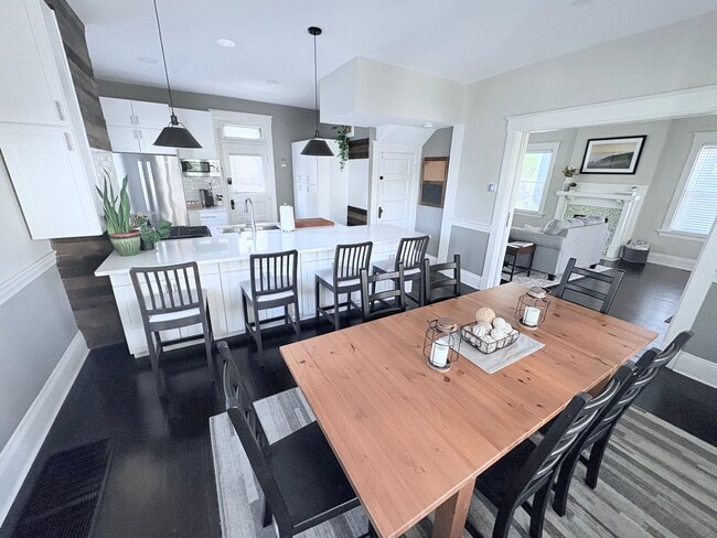 Photo - 2733 Willard Ave