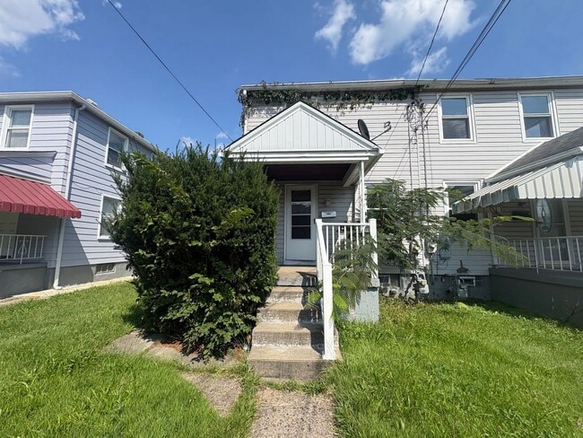 Photo - 920 Vankirk St