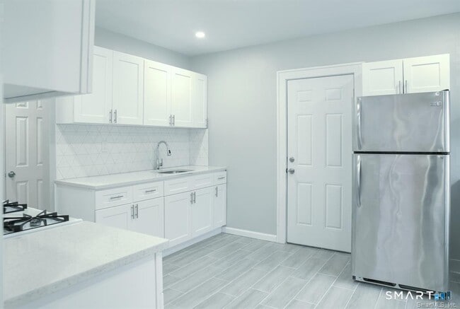 Building Photo - 23 Lake St