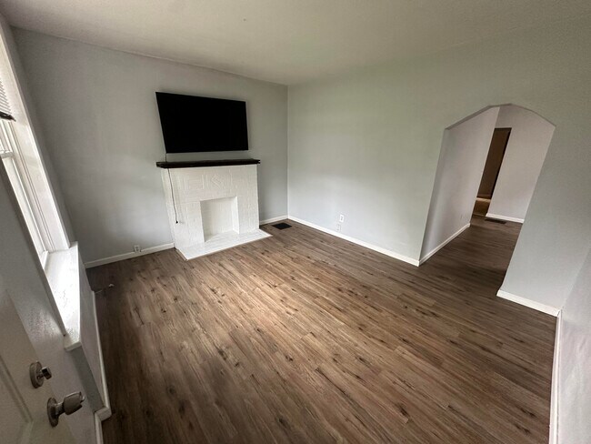 Photo - 6630 Bartmer Ave