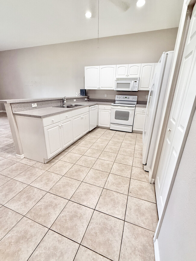 Photo - 147 SE 13th St