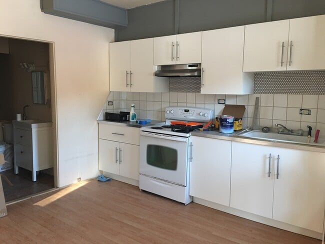 Building Photo - Johnson Village Apartments, LLC Unit 6