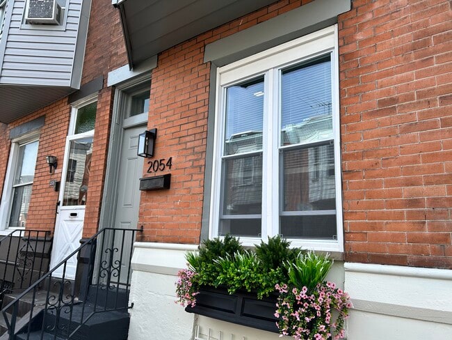 Photo - 2054 Mercy St