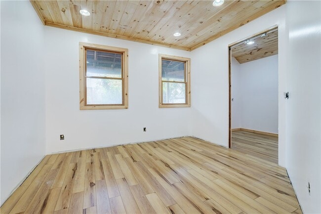 Building Photo - 413 Caroline St