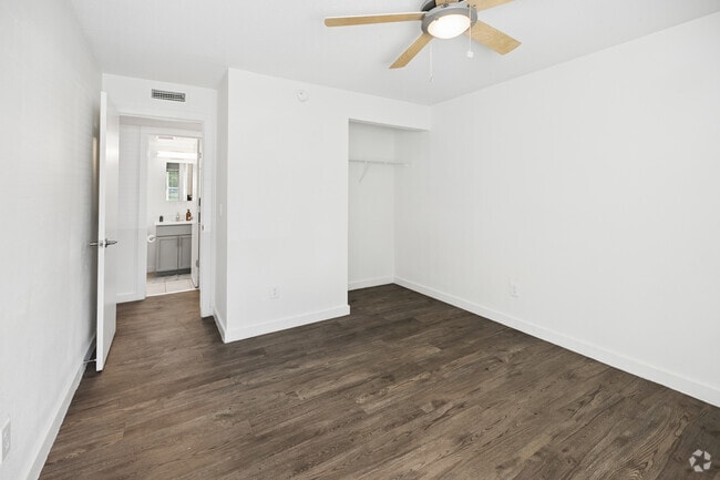 3BR, 1BA - 1,000SF - Bedroom