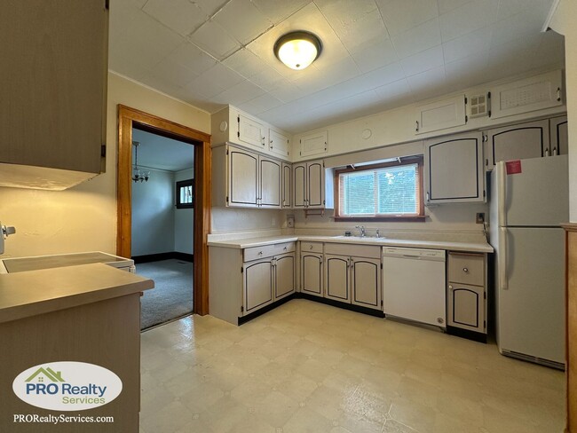 Photo - 3 Bedroom Plus Den Home in St. Paul