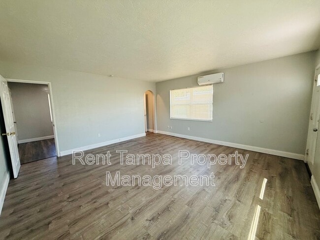 Photo - 637-637 17th Ave S