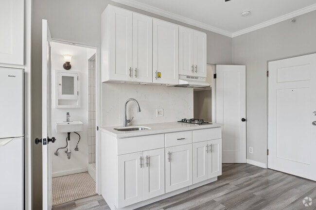 Studio, 1BA - 225SF - Kitchen
