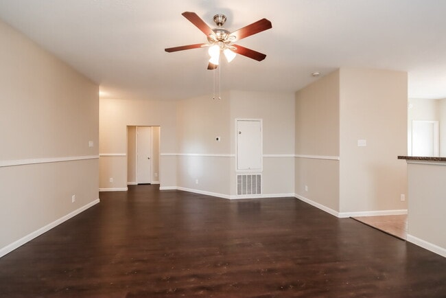 Photo - 7003 Orchid St