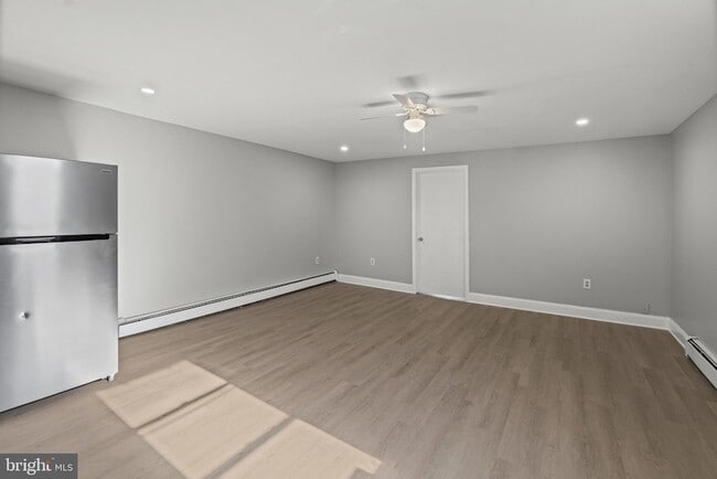 Photo - 113 W 22nd St