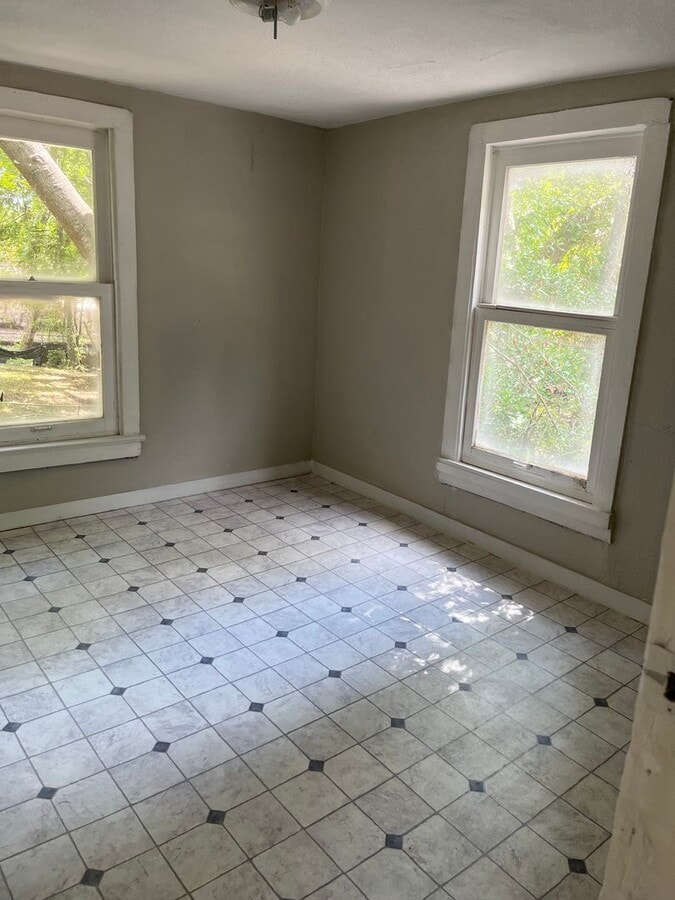 Newly Renovated Apartment - Newly Renovated Apartment