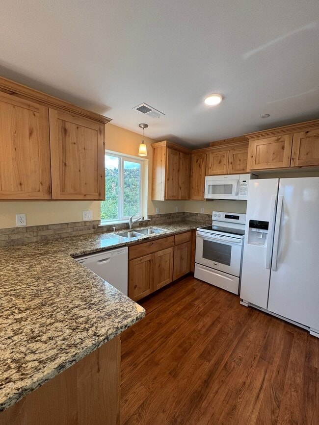 Photo - 2/1 HOME WITH BEAUTIFUL VIEWS