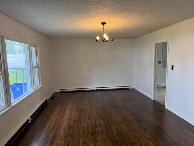 Photo - 754 N Main St